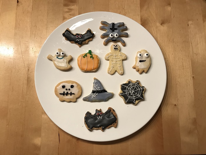 Beschäftigung für  Kinder im Herbst - Halloween-Kekse backen
